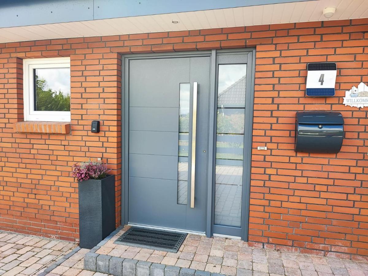 In Niebuell, Kreis Nordfriesland * Niebull