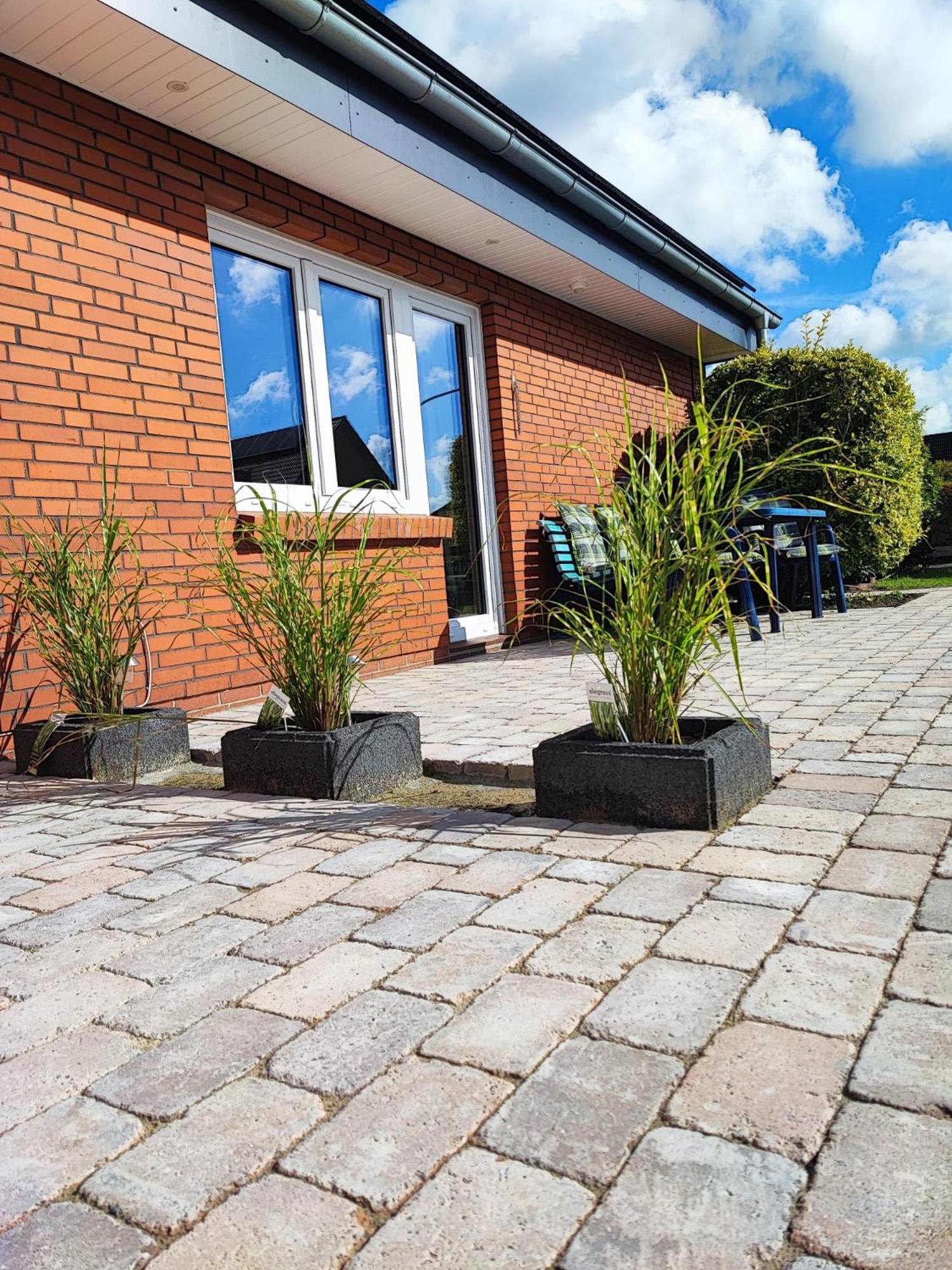 In Niebuell, Kreis Nordfriesland * Niebull